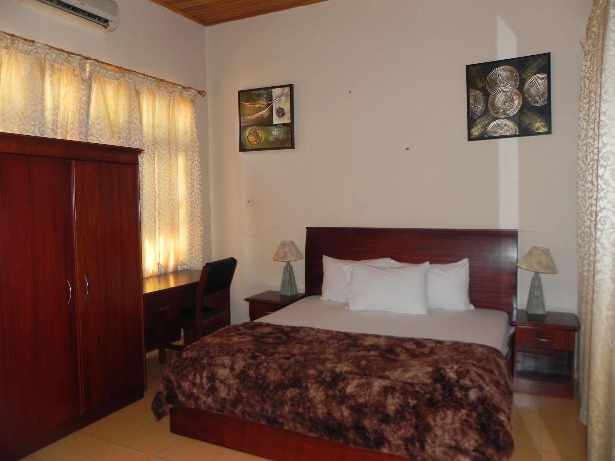 Oriental Hotel North Legon (Adults Only) Accra Buitenkant foto